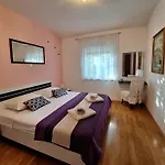 Family Villa Oaza In Pula